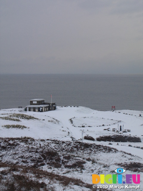 SX12152 Pen-y-bont surf life saving club in snow